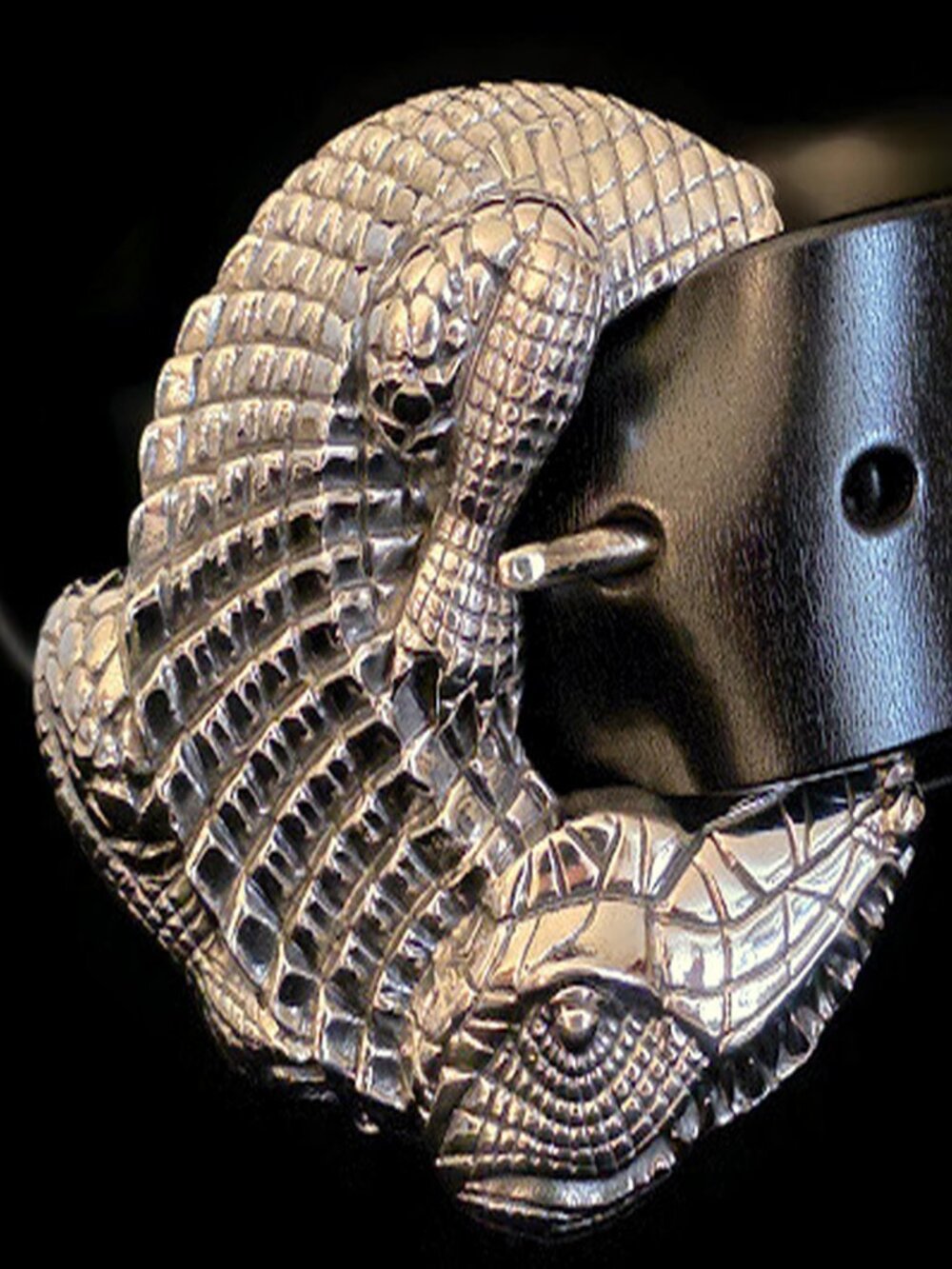 AL BERES 1.5" GATOR BELT BUCKLE IN STAINLESS STEEL.